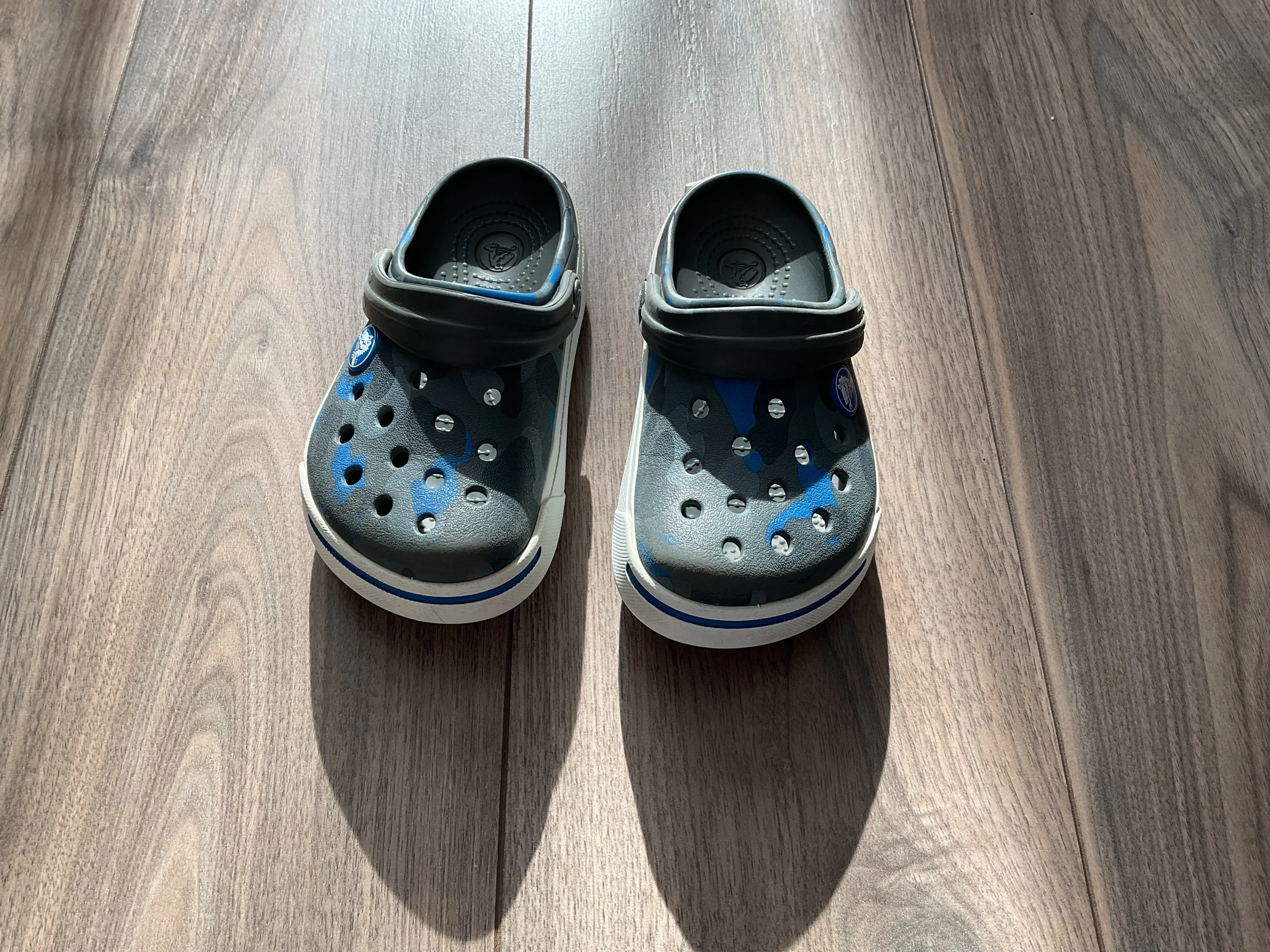 Camouflage Crocs Size 8/9 Blue and Grey, Shoes 6 (Walkers:12-24 mth)
