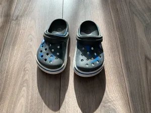 Camouflage Crocs Size 8/9 Blue and Grey, Shoes 6 (Walkers:12-24 mth)