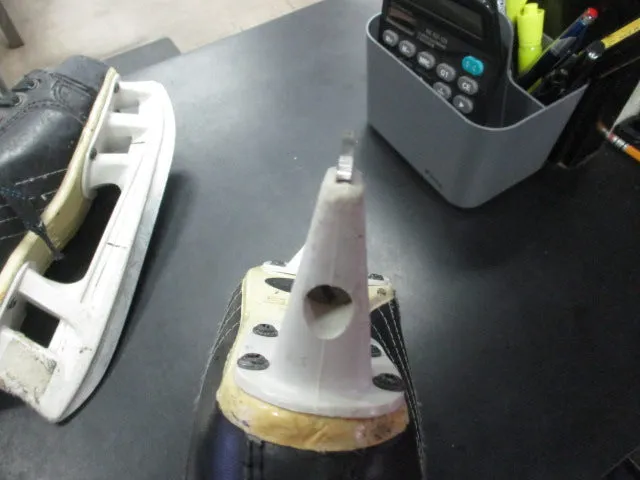 Used Graf Supra 502 Hockey Skates