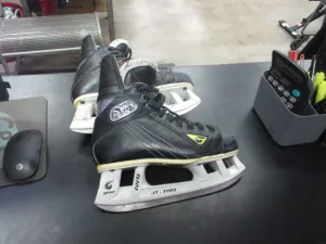 Used Graf Supra 502 Hockey Skates